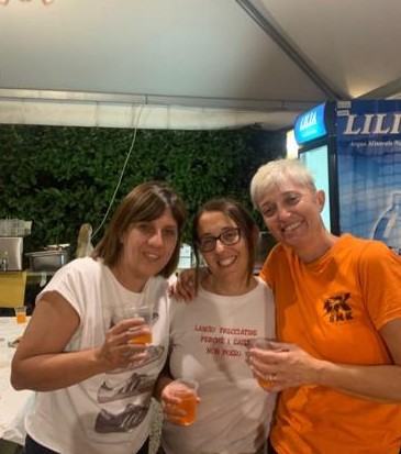 Festa fine anno — brindisi tra amici