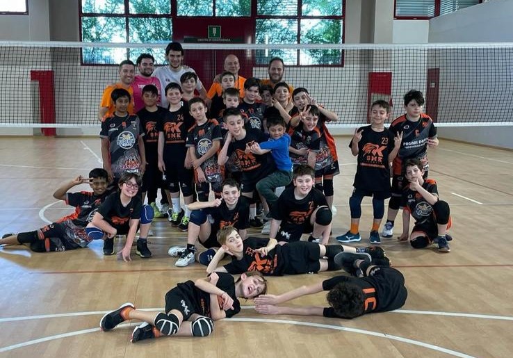 Pallavolo — ragazzi in palestra