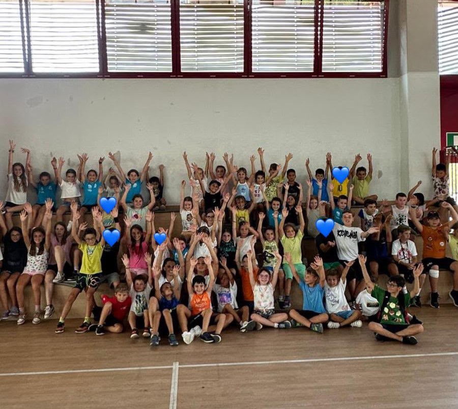 Kolbe Summer Camp — gruppo con le mani alzate