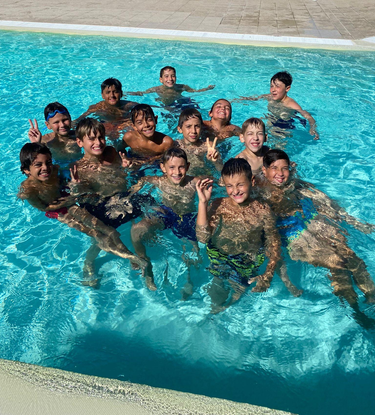 Divertimento in piscina