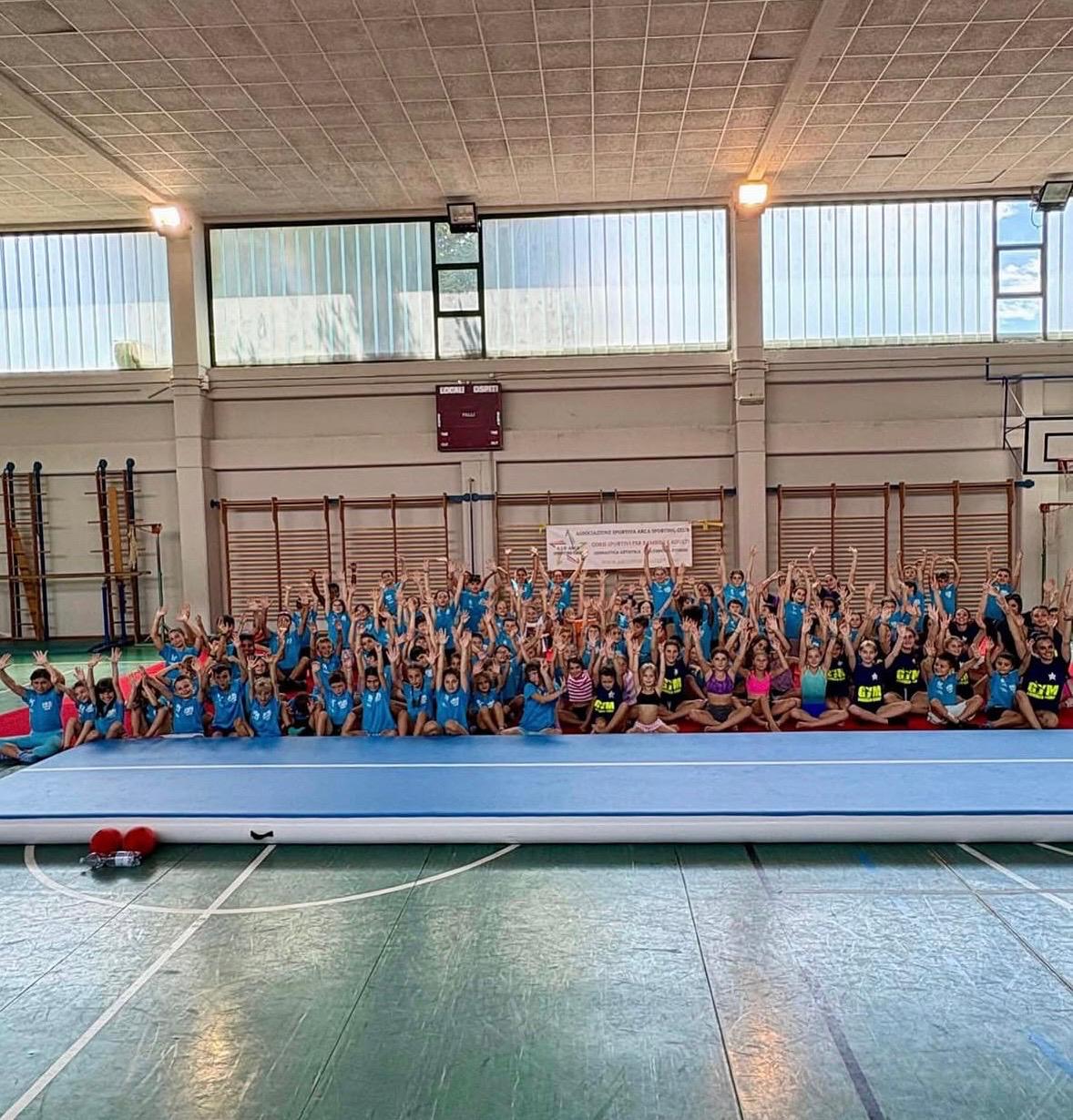 Kolbe Summer Camp — gruppo in palestra